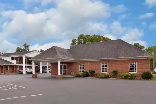 Bourbon Capital Inn - Pools