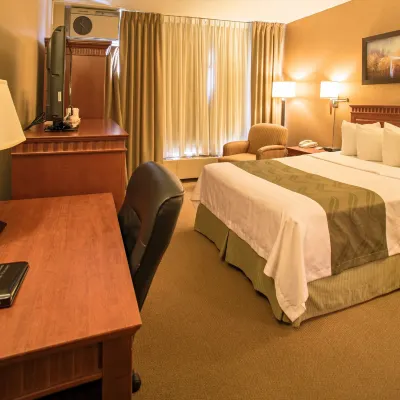 Quality Inn & Suites PE Trudeau Airport Hotels in der Nähe von Zentrale Air Canada