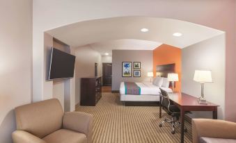 La Quinta Inn & Suites by Wyndham Houston Bush Intl Airpt E