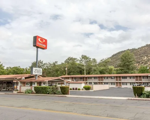 Econo Lodge Inn & Suites Hotels in Yreka