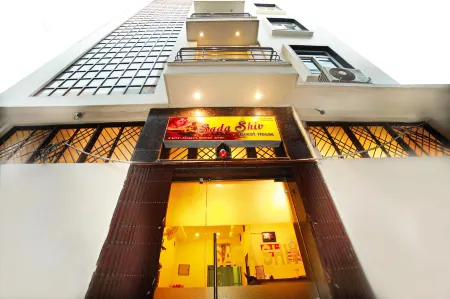 Sada Shiv Guest House ,3 Star Hotel Near Kashi Vishwanath Temple and Dashashwamedh Ghat with Parking Отели рядом с достопримечательностью «Sankat Mochan Hanuman Temple»