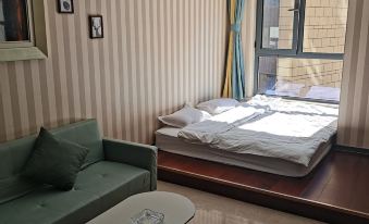 Fangdong Xiaomei Mama Apartment (Longze Road No. 1)