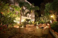 Hotel Caravel Hotel dekat Chiesa di San Prisco e Agnello