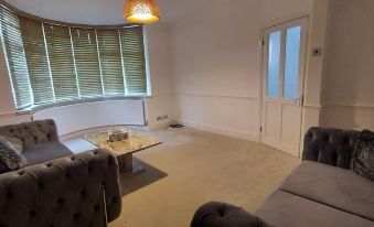 Stunning House in Hallgreen Birmingham England - Housity