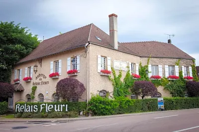 Logis le Relais Fleuri Hotel di Quarre-les-Tombes