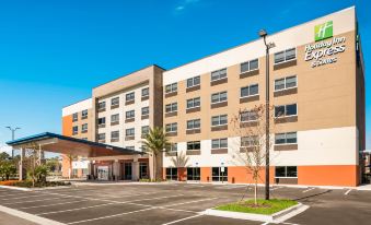 Holiday Inn Express & Suites Jacksonville - Town Center