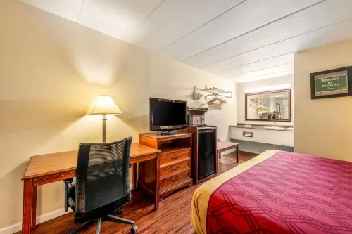 Econo Lodge Franklin Hotels in Franklin