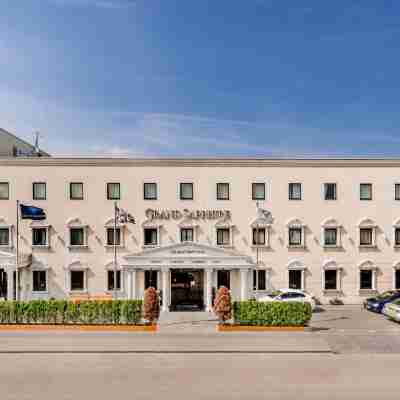 Grand Sapphire Hotel & Banqueting Hotel Exterior