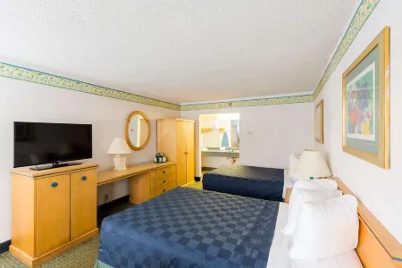 Maingate Lakeside Resort