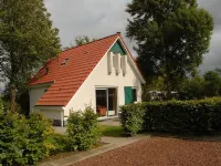 Spacious Home with Garden Near Langweerder Wielen