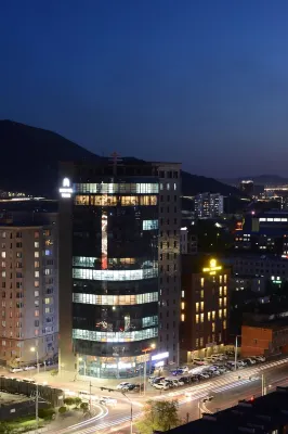 Royal Mountain Hotel Hotels near Zaisan Memorial