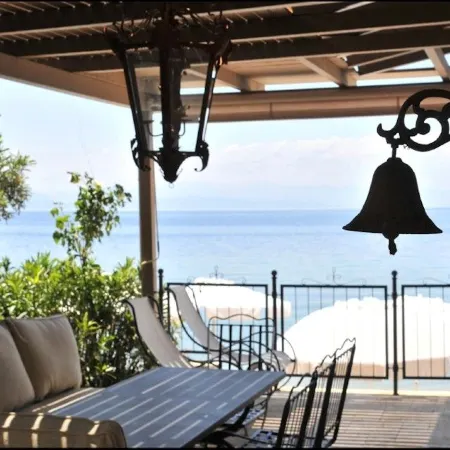 6 Keys Hotel