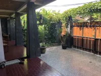 Puri Minggiran Guest House Các khách sạn ở Gedongkiwo