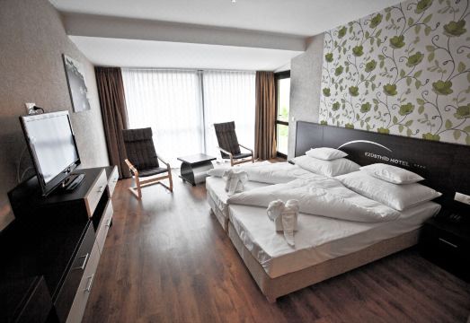 에주스티트 호텔