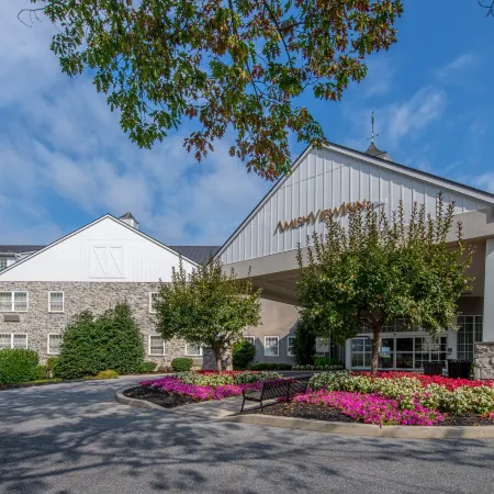 Amish View Inn & Suites