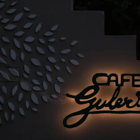 Guleria Kothi at Ganges Отели рядом с достопримечательностью «Маникарника»