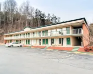 Econo Lodge Hotels near Smith River