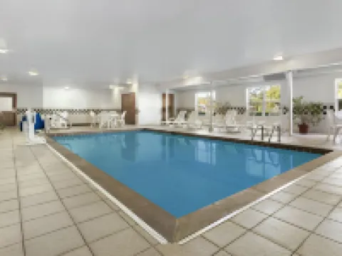 Holiday Inn Express & Suites ELYRIA by IHG Hotels in Elyria