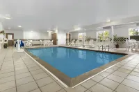 Holiday Inn Express & Suites Elyria Hotels in Lorain