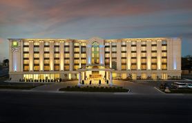Holiday Inn & Suites 蒙特利爾機場