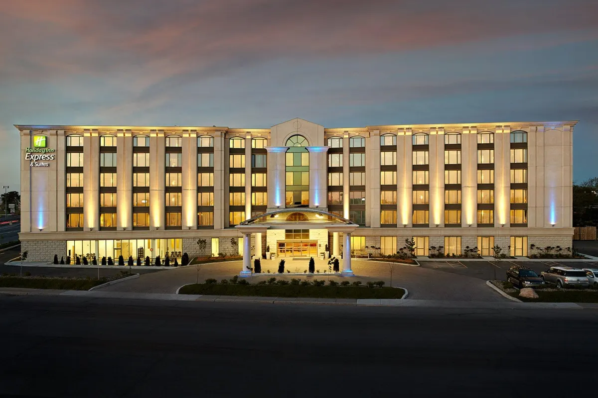 Holiday Inn & Suites MONTREAL AIRPORT by IHG