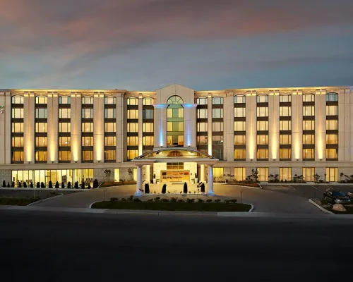Holiday Inn & Suites MONTREAL AIRPORT by IHG Hotels near Lachine