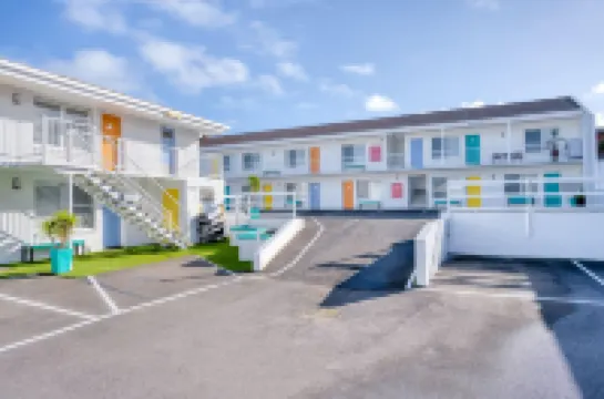 Waves Motel and Apartments