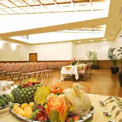 Balmoral Suites Dining/Meeting Rooms