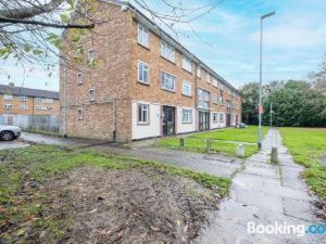 Brambles House West Drayton 3 Bedroom House with Parking by Mdps