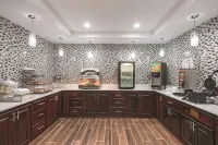 La Quinta Inn & Suites by Wyndham Norwich-Plainfield-Casino - sarapan