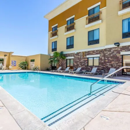 Comfort Suites