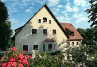 Gasthof Schloßbraeu Lintach Các khách sạn ở Kummersbruck