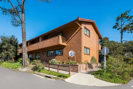 คลาเรียนคอลเลกชั่น คาร์เมลโอ๊คส์ อินน์