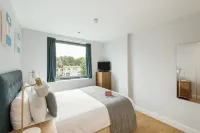 HQ Aparthotel Farnborough Hotels in Deepcut