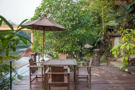 Tree Tara Resort Отели рядом с достопримечательностью «Tham Kra Sae Bridge»