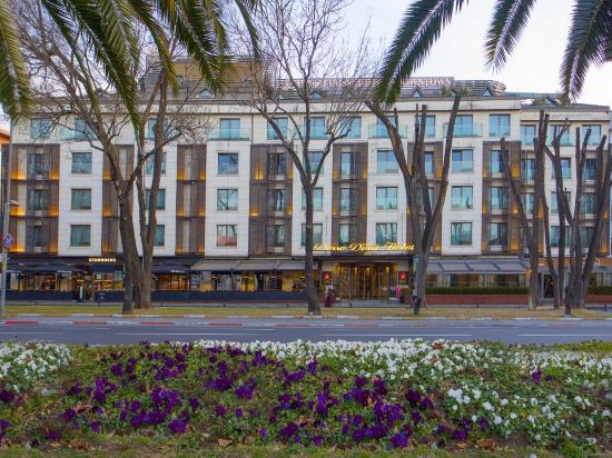 Dosso Dossi Hotels & Spa Downtown