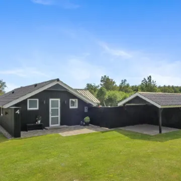 "Harmen" - 1.1km from the Sea