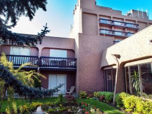 Divya Sutra Plaza and Conference Centre, Vernon, BC