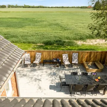 "Iina" - 13km from the Sea