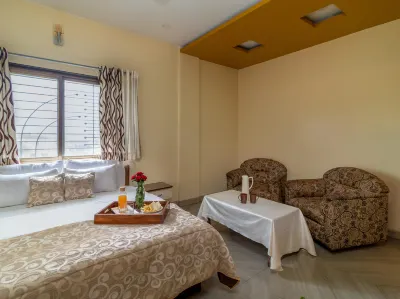 Hotel Manju Palace Hotels near New Bridge