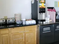 Travelodge by Wyndham San Francisco Airport North - 2-Star
