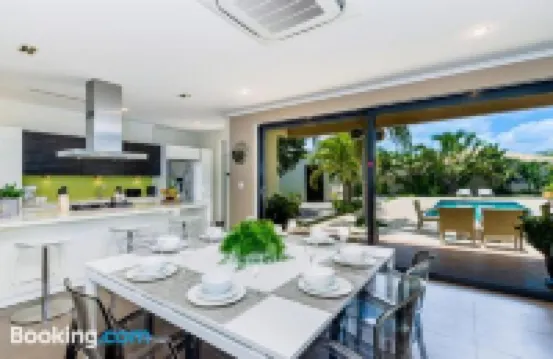 Spectacular Designer Villa 5 Star Luxury 6 Bedroom New