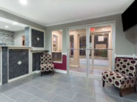 เดย์สอินน์ บายวินด์แฮม ฟอเรสต์ โรงแรมในฟอเรสต์