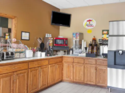 Super 8 by Wyndham Clear Lake Hotels in Clear Lake