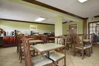 Days Inn by Wyndham Southaven MS - breakfast