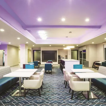 La Quinta Inn & Suites by Wyndham Dallas Northeast-Arboretum