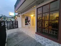 Berkah Khasanah - Syariah Homestay Hotels in Cikakak