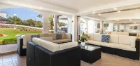 Globales Cala'n Blanes - موقف سيارات
