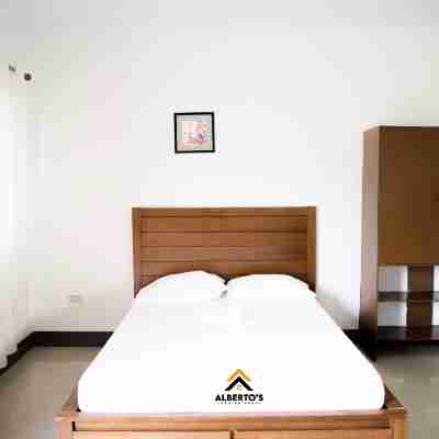 Alberto's Lodging House Rooms