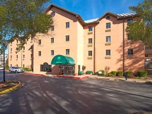 Guest Inn & Suites - Midtown Medical Center